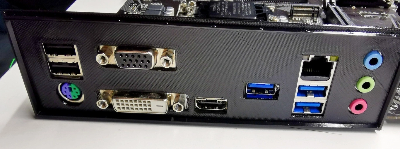 Cette image décrit le Backpanel d'une carte mère